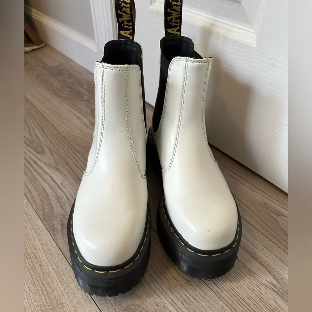 Dr Martens 2976 Quad Leather Chelsea Boots White Leather